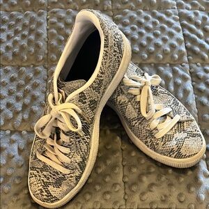 Puma Clyde Snakeskin Women's Sneakers ~ Size 9